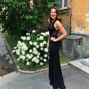 Meet your Posher, Julia